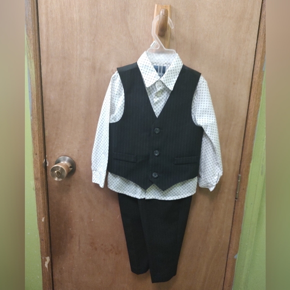 Izod Other - Izod Outfit Size 24 Months